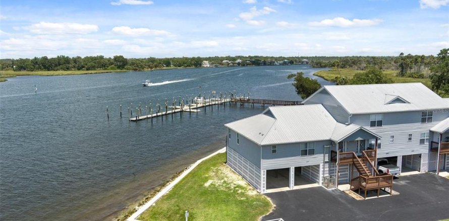Condo à Crystal River, Floride, 2 chambres № 2400455