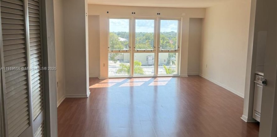 Estudio en South Miami, Florida № 1974680