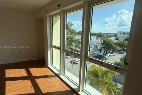 Apartamento en alquiler en South Miami, Florida, 41.81 m2 № 1974680 - foto 5
