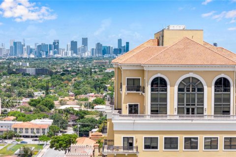 Propiedad comercial en venta en Coral Gables, Florida № 2090726 - foto 3