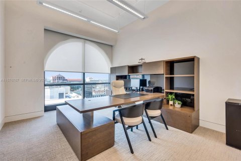 Propiedad comercial en venta en Coral Gables, Florida № 2090726 - foto 27