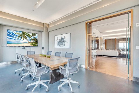 Propiedad comercial en venta en Coral Gables, Florida № 2090726 - foto 16