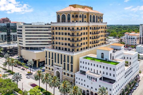 Commercial property in Coral Gables, Florida № 2090726
