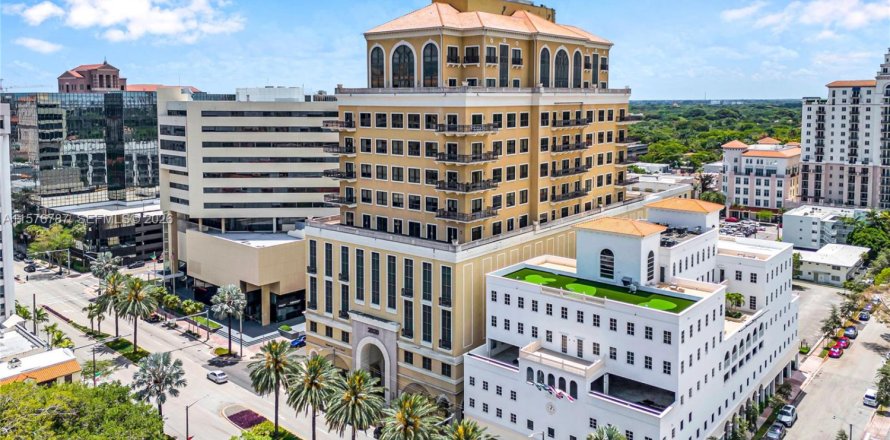 Propiedad comercial en Coral Gables, Florida № 2090726