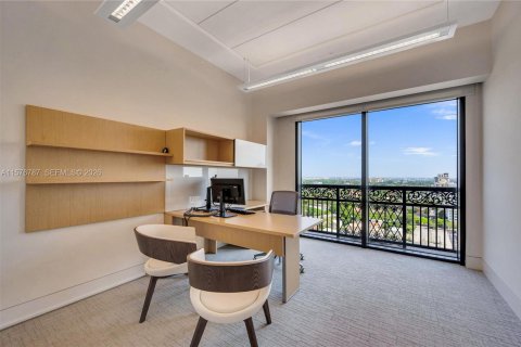Propiedad comercial en venta en Coral Gables, Florida № 2090726 - foto 28