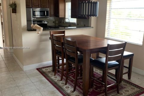 Copropriété à louer à Sunrise, Floride: 2 chambres, 85.84 m2 № 1999529 - photo 3