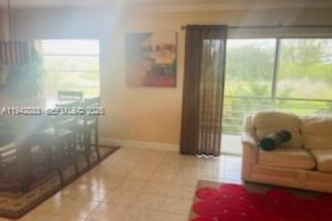 Copropriété à louer à Sunrise, Floride: 2 chambres, 85.84 m2 № 1999529 - photo 4