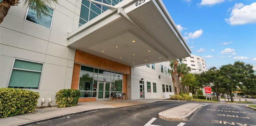 Propiedad comercial en Saint Petersburg, Florida 344.11 m2 № 1340359
