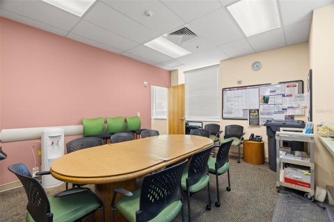 Propiedad comercial en alquiler en Saint Petersburg, Florida, 344.11 m2 № 1340359 - foto 19