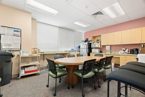 Propiedad comercial en alquiler en Saint Petersburg, Florida, 344.11 m2 № 1340359 - foto 17