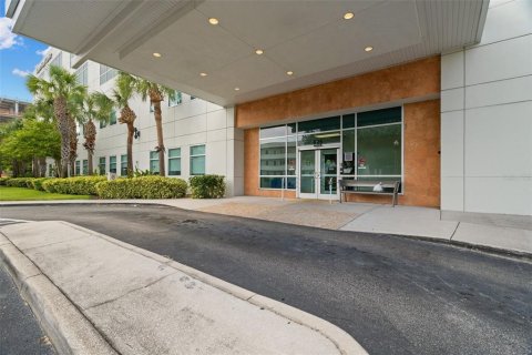 Propiedad comercial en alquiler en Saint Petersburg, Florida, 344.11 m2 № 1340359 - foto 2