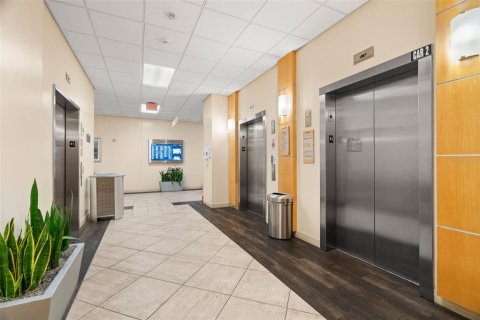 Propiedad comercial en alquiler en Saint Petersburg, Florida, 344.11 m2 № 1340359 - foto 10