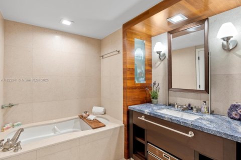 Copropriété à vendre à Miami Beach, Floride: 2 chambres, 123.56 m2 № 1786516 - photo 30
