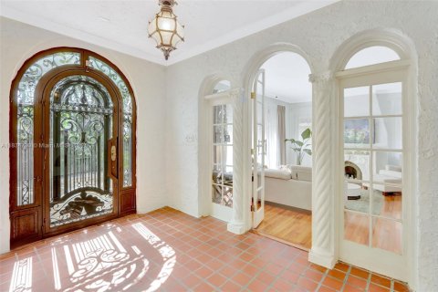 House in Coral Gables, Florida 4 bedrooms, 219.81 sq.m. № 1817101 - photo 2