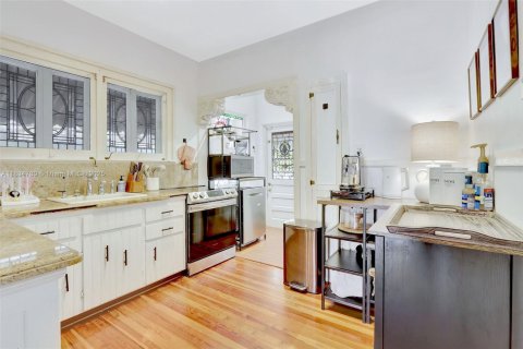 House in Coral Gables, Florida 4 bedrooms, 219.81 sq.m. № 1817101 - photo 7