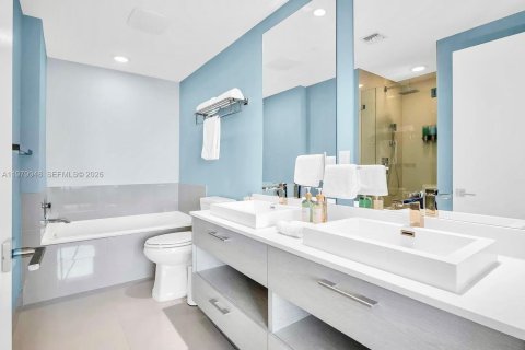 Condo in Miami, Florida, 2 bedrooms  № 2053044 - photo 9