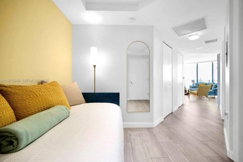 Condo in Miami, Florida, 2 bedrooms  № 2053044 - photo 13