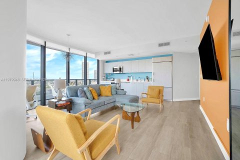 Condo in Miami, Florida, 2 bedrooms  № 2053044 - photo 2