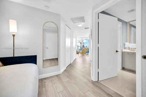 Condo in Miami, Florida, 2 bedrooms  № 2053044 - photo 14