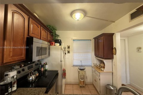 Copropriété à vendre à Sunrise, Floride: 1 chambre, 73.86 m2 № 1978348 - photo 3