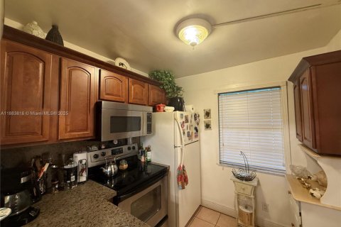 Condominio en Sunrise, Florida, 1 dormitorio  № 1978348