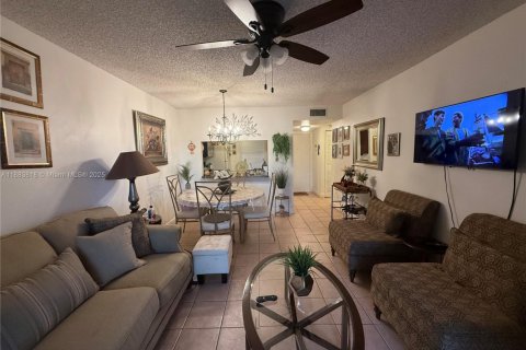 Copropriété à vendre à Sunrise, Floride: 1 chambre, 73.86 m2 № 1978348 - photo 10