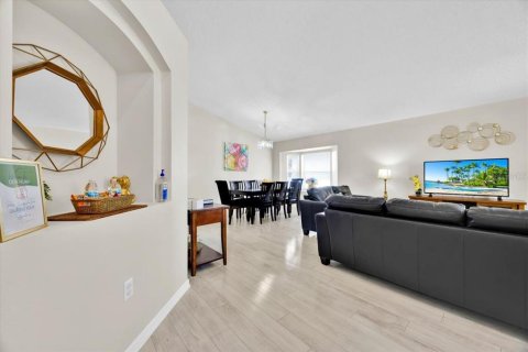Casa en venta en Davenport, Florida, 4 dormitorios, 176.98 m2 № 1751465 - foto 3