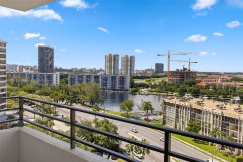 Condo in Hallandale Beach, Florida, 2 bedrooms № 1952837 - photo 27