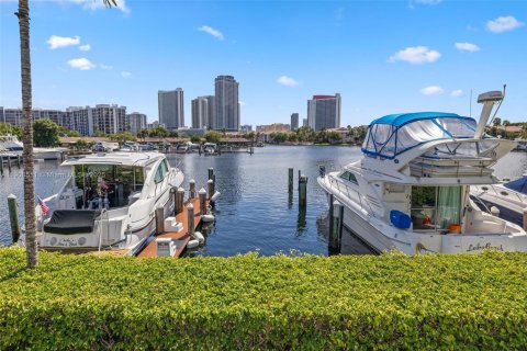 Condo in Hallandale Beach, Florida, 2 bedrooms № 1952837 - photo 29