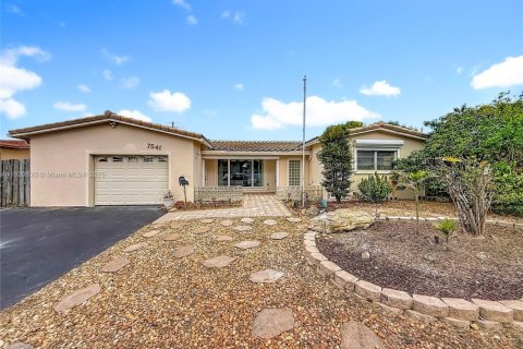 Купить виллу или дом в Мирамар, Флорида 3 спальни, 174.84м2, № 1976106 - фото 1