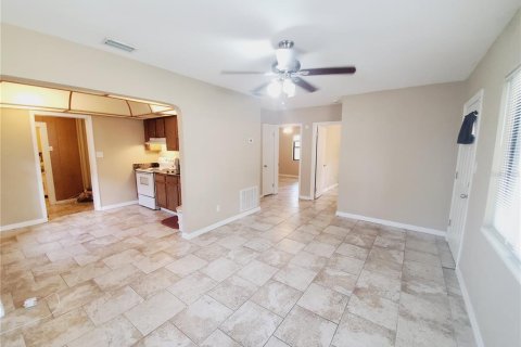 Villa ou maison à louer à Saint Petersburg, Floride: 3 chambres, 92.16 m2 № 2418903 - photo 2