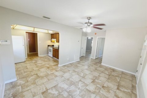 Villa ou maison à louer à Saint Petersburg, Floride: 3 chambres, 92.16 m2 № 2418903 - photo 4