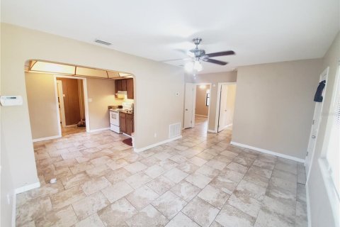 Villa ou maison à louer à Saint Petersburg, Floride: 3 chambres, 92.16 m2 № 2418903 - photo 3