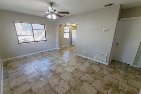 Villa ou maison à louer à Saint Petersburg, Floride: 3 chambres, 92.16 m2 № 2418903 - photo 5