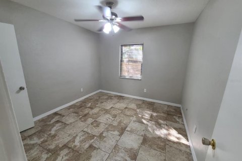 Villa ou maison à louer à Saint Petersburg, Floride: 3 chambres, 92.16 m2 № 2418903 - photo 12