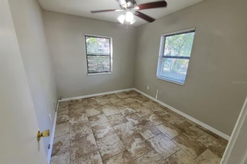 Villa ou maison à louer à Saint Petersburg, Floride: 3 chambres, 92.16 m2 № 2418903 - photo 10