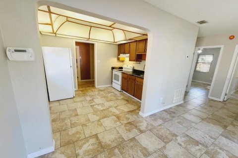 Villa ou maison à louer à Saint Petersburg, Floride: 3 chambres, 92.16 m2 № 2418903 - photo 7
