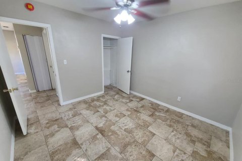 Villa ou maison à louer à Saint Petersburg, Floride: 3 chambres, 92.16 m2 № 2418903 - photo 11