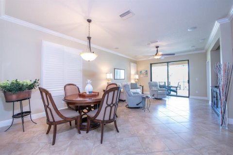 House in Apollo Beach, Florida 2 bedrooms, 150.13 sq.m. № 1907741 - photo 5