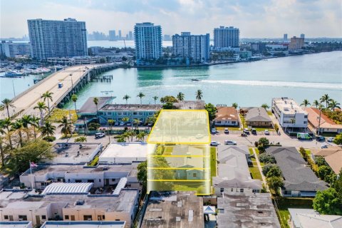 Commercial property in Miami Beach, Florida № 2033238 - photo 2