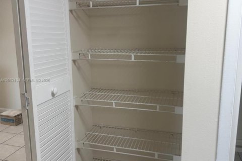 Appartement à louer à Miami, Floride: 2 chambres, 80.55 m2 № 2265742 - photo 4
