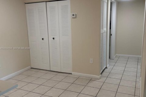 Appartement à louer à Miami, Floride: 2 chambres, 80.55 m2 № 2265742 - photo 9