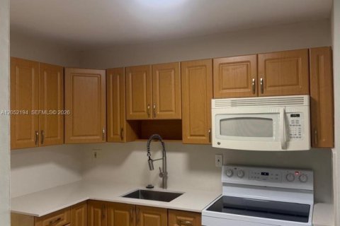 Appartement à louer à Miami, Floride: 2 chambres, 80.55 m2 № 2265742 - photo 6