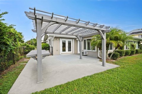 House in Titusville, Florida 4 bedrooms, 186.73 sq.m. № 1823972 - photo 26