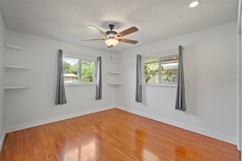 House in Titusville, Florida 4 bedrooms, 186.73 sq.m. № 1823972 - photo 23