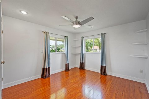House in Titusville, Florida 4 bedrooms, 186.73 sq.m. № 1823972 - photo 25