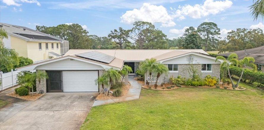 House in Titusville, Florida 4 bedrooms, 186.73 sq.m. № 1823972