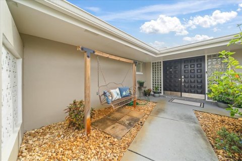 House in Titusville, Florida 4 bedrooms, 186.73 sq.m. № 1823972 - photo 2