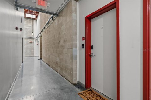 Copropriété à vendre à Tampa, Floride: 1 chambre, 92.16 m2 № 2377451 - photo 2