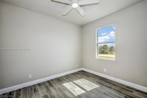 House in Lehigh Acres, Florida 3 bedrooms, 148.64 sq.m. № 1799283 - photo 7